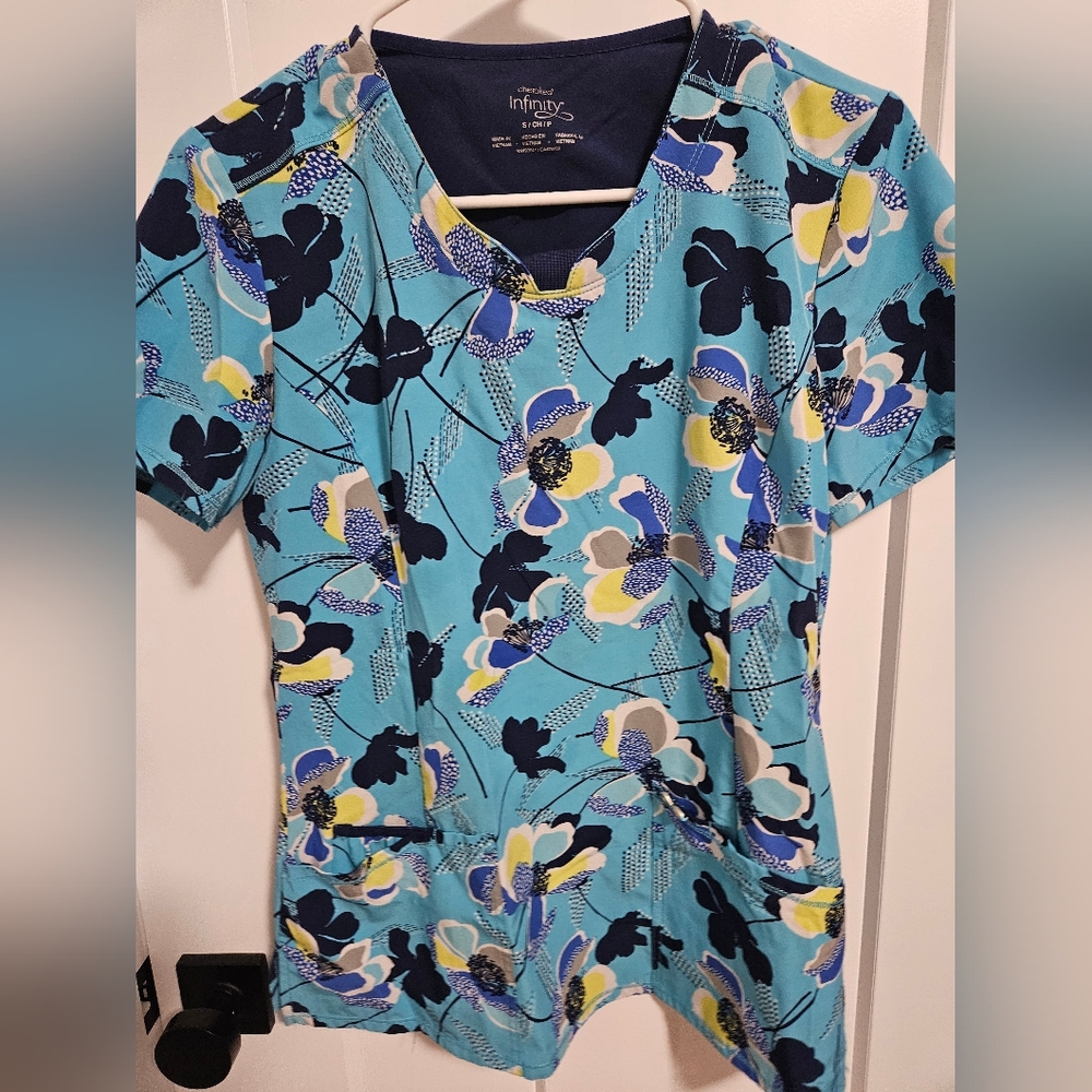 Cherokee infinity scrub top